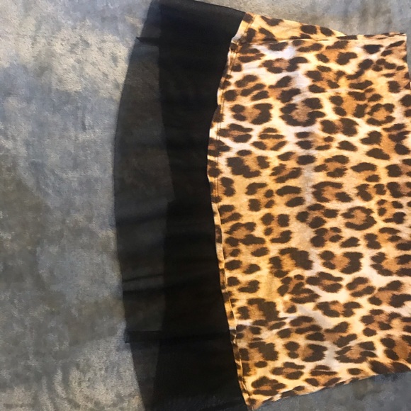 SALE! 🖤Leopard Print Blouse!🖤 - Picture 4 of 5